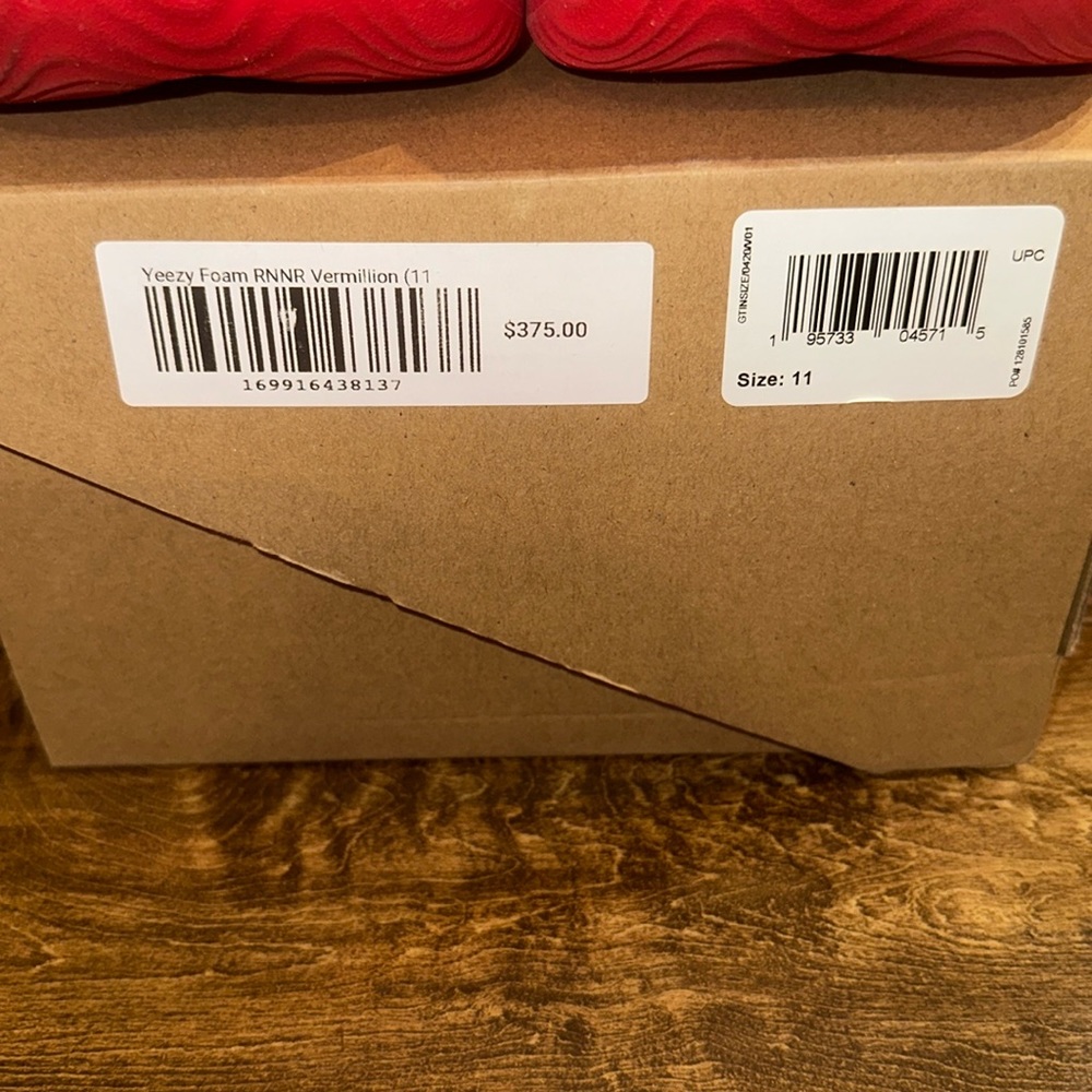 Yeezy Foam Rnnr View 2